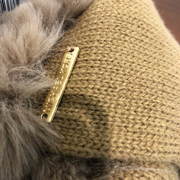 Michael Kors Faux Fur Dark Camel Gloves NWT - Picture 4 of 10